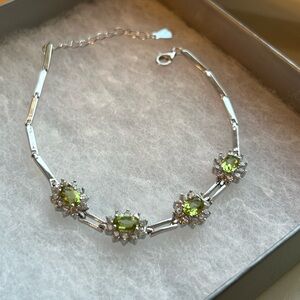 Elegant Silver and Green Gemstone 925 silver Bracelet